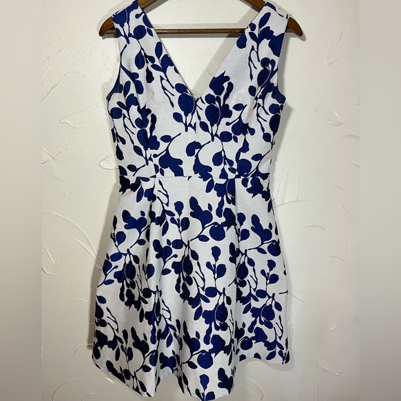 Betsey Johnson Floral Jacquard V-Neck Fit & Flare SZ 6 - Picture 6 of 16